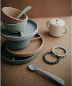 Siliconen Babylepel - Mushie - BPA Vrij - Set 2 - Zand & Blush Roze 23 Siliconen Babylepel - Mushie - BPA Vrij - Set 2 - Zand & Blush Roze -BIBS Shop 1015x1200 1