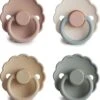 Frigg Fopspeen - Maat 2 6-18 Maanden - 4 Stuks - Daisy - Blush - French Gray - Cream - Cotton Candy• 2 Frigg Fopspeen - Maat 2 6-18 Maanden - 4 Stuks - Daisy - Blush - French Gray - Cream - Cotton Candy• -BIBS Shop 1091x1200 1
