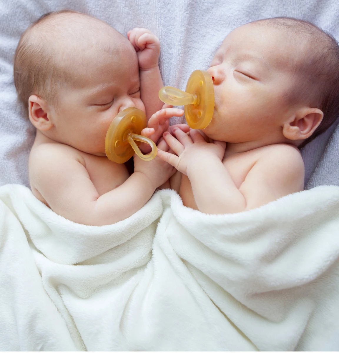 Natursutten Rubberen Fopspeen - 12+ Maanden - Rond Schild - Kers Tuit 5 Natursutten Rubberen Fopspeen - 12+ Maanden - Rond Schild - Kers Tuit - Afbeelding 3