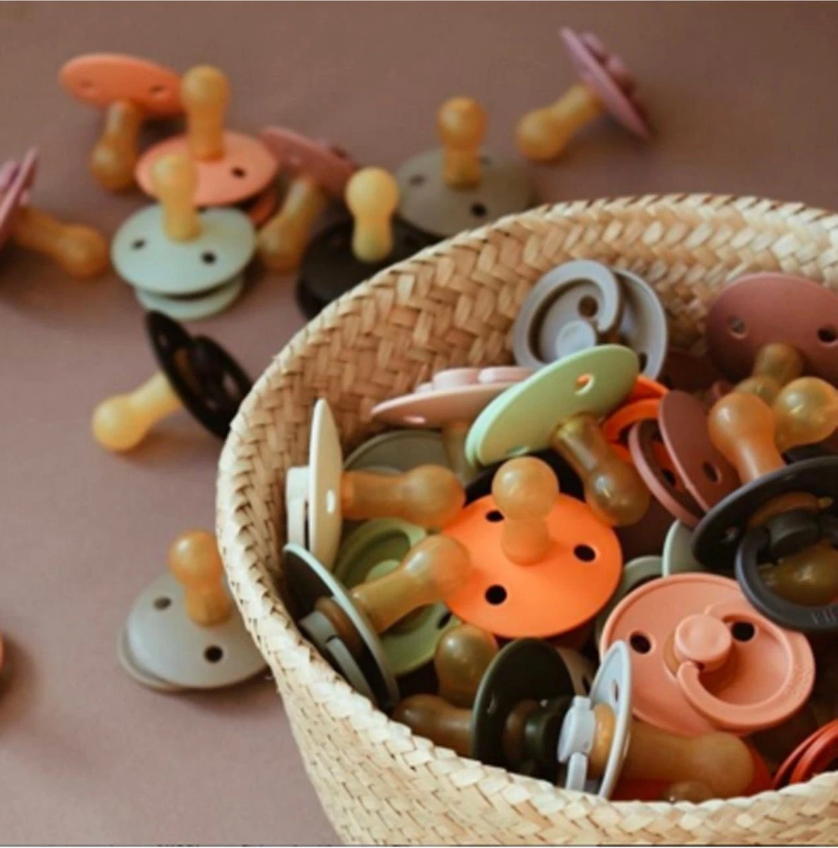 Bibs Fopspeen 18+ Maanden|Set 4 Stuks|Baby Blue, Black, Sand, Woodchuck|Maat 3|T3 8 Bibs Fopspeen 18+ Maanden|Set 4 Stuks|Baby Blue, Black, Sand, Woodchuck|Maat 3|T3 - Afbeelding 6