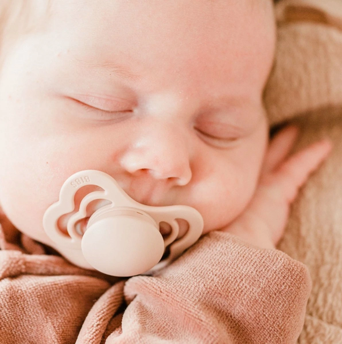 Baby Speen BIBS Fopspeen Supreme Natuurrubber 2 Stuks Blush En Ivory Maat 2 6-18 Maanden 4 Baby Speen BIBS Fopspeen Supreme Natuurrubber 2 Stuks Blush En Ivory Maat 2 6-18 Maanden - Afbeelding 2