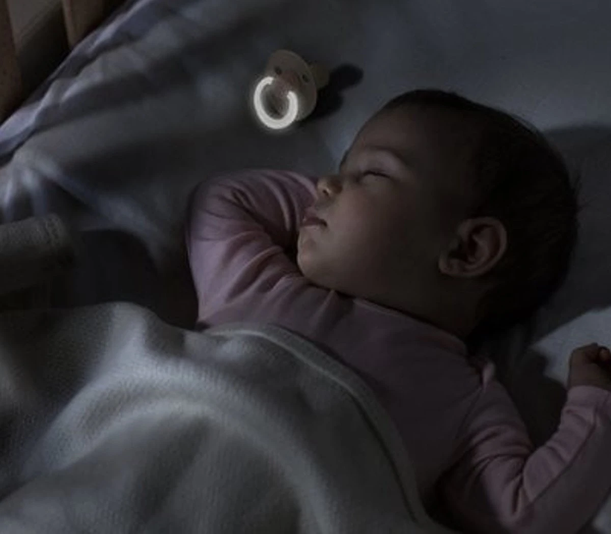 BIBS Fopspeen Maat 1 0-6 Maanden Glow Black & Glow Dark Oak - Natuurrubber Baby Speen 2 Stuks Glow In The Dark 6 BIBS Fopspeen Maat 1 0-6 Maanden Glow Black & Glow Dark Oak - Natuurrubber Baby Speen 2 Stuks Glow In The Dark - Afbeelding 4