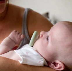 Tommee Tippee Borstachtige Fopspeen - Op Huid Lijkende Textuur - Symmetrisch Orthodontisch Ontwerp - BPA-vrij - 0-6 Maanden - Verpakt Per 4 Fopspenen 14 Tommee Tippee Borstachtige Fopspeen - Op Huid Lijkende Textuur - Symmetrisch Orthodontisch Ontwerp - BPA-vrij - 0-6 Maanden - Verpakt Per 4 Fopspenen -BIBS Shop 1200x1196 2