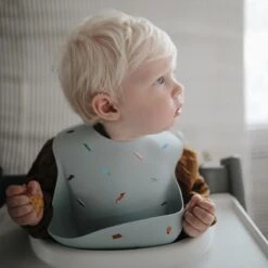 Mushie Siliconen Baby Slabbetje Met Opvangbakje | Rocket | BPA Ftalaatvrij| Afwasbaar -BIBS Shop 1200x1200 104