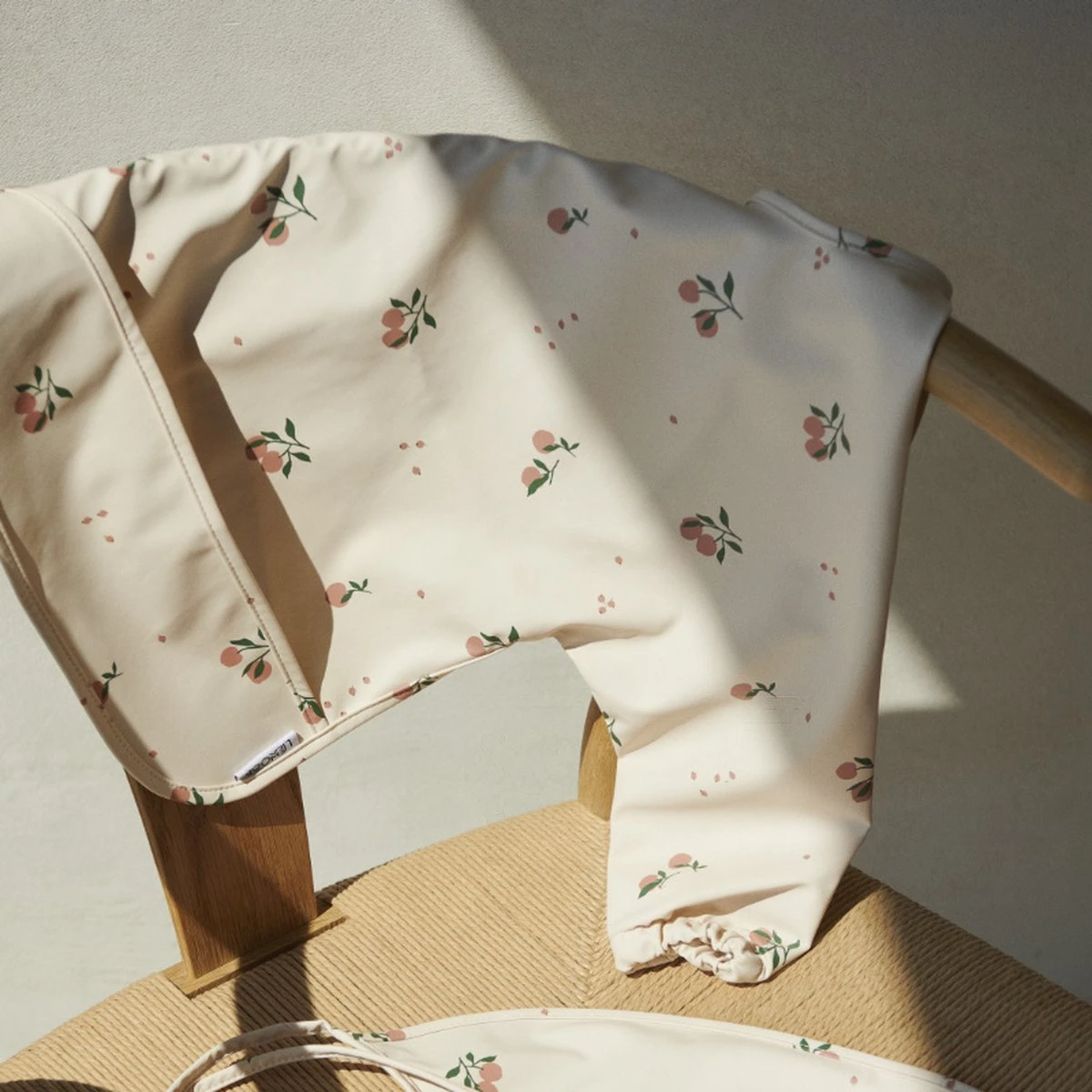 Liewood Merle Slabbetje Met Mouwen Peach/sea Shell Mix 8 Liewood Merle Slabbetje Met Mouwen Peach/sea Shell Mix - Afbeelding 6