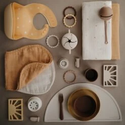 Mushie Siliconen Baby Slabbetje Met Opvangbakje | Shifting Sand | BPA Ftalaatvrij| Afwasbaar -BIBS Shop 1200x1200 172