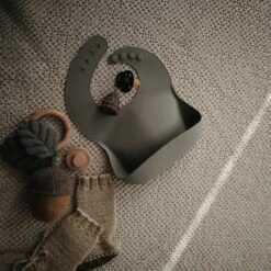 Mushie | Siliconen Slab Met Opvangbakje | Rainbow | Regenboog | Baby | Eten & Drinken 27 Mushie | Siliconen Slab Met Opvangbakje | Rainbow | Regenboog | Baby | Eten & Drinken -BIBS Shop 1200x1200 207