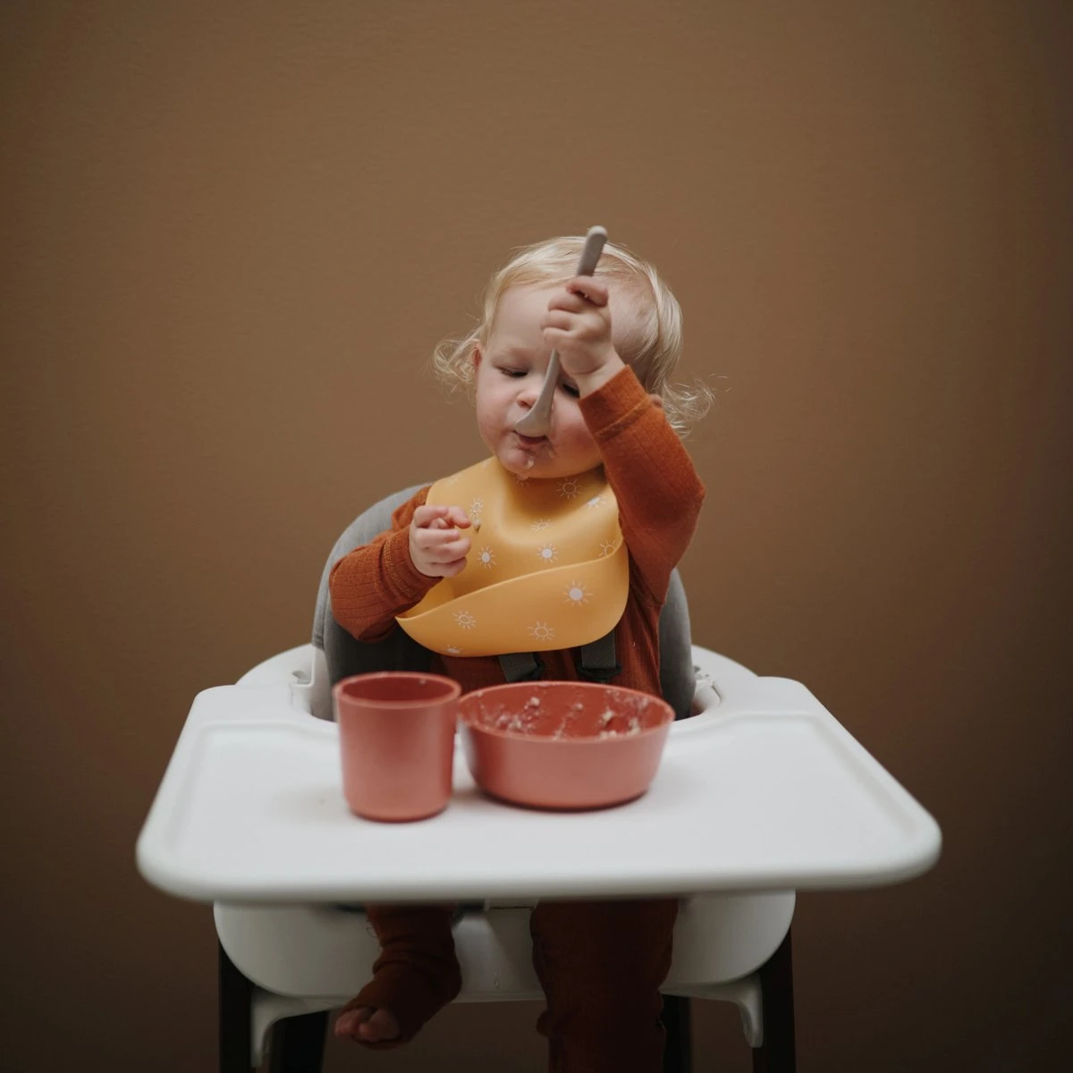 Mushie Siliconen Baby Slabbetje Met Opvangbakje | Retro Cars | BPA Ftalaatvrij| Afwasbaar 12 Mushie Siliconen Baby Slabbetje Met Opvangbakje | Retro Cars | BPA Ftalaatvrij| Afwasbaar - Afbeelding 10