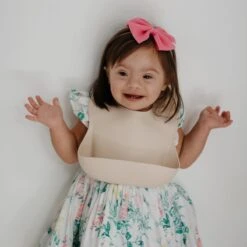 Mushie Siliconen Baby Slabbetje Met Opvangbakje | Retro Cars | BPA Ftalaatvrij| Afwasbaar 34 Mushie Siliconen Baby Slabbetje Met Opvangbakje | Retro Cars | BPA Ftalaatvrij| Afwasbaar -BIBS Shop 1200x1200 217