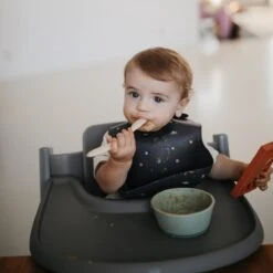 Mushie Siliconen Baby Slabber Met Opvangbakje - Woodchuck -BIBS Shop 1200x1200 237