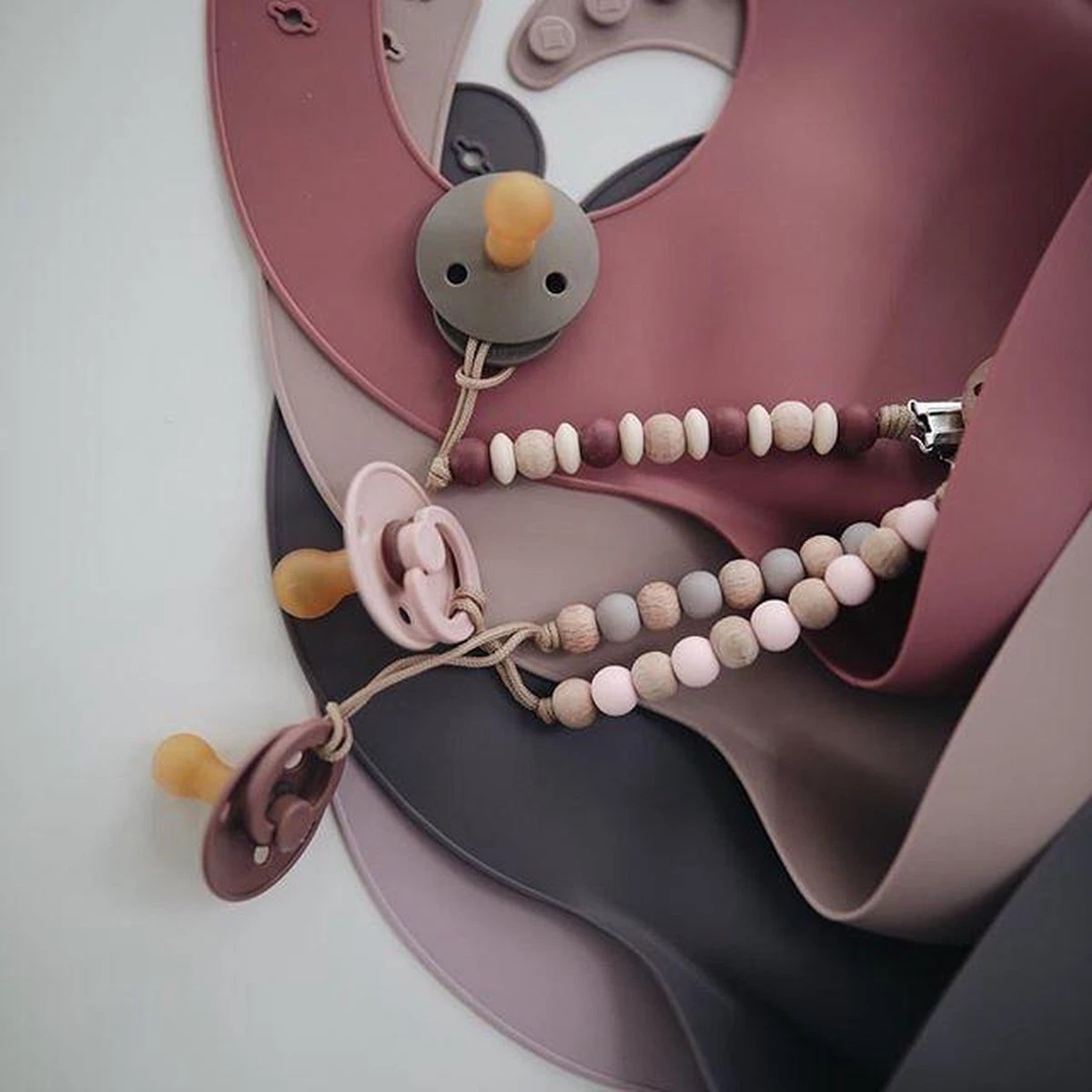 Mushie Siliconen Baby Slabbetje Met Opvangbakje |Cambridge Blue | BPA Ftalaatvrij| Afwasbaar 13 Mushie Siliconen Baby Slabbetje Met Opvangbakje |Cambridge Blue | BPA Ftalaatvrij| Afwasbaar - Afbeelding 11