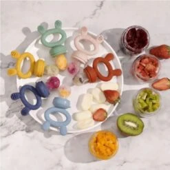 Haakaa Fruitspeen & Bijtring | Donker Blauw - Fresh Food Teether 2 In 1 | Eerste Hapjes | Vanaf 4 Maanden 16 Haakaa Fruitspeen & Bijtring | Donker Blauw - Fresh Food Teether 2 In 1 | Eerste Hapjes | Vanaf 4 Maanden -BIBS Shop 1200x1200 290