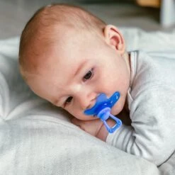 Difrax Fopspeen 6+ Maanden Natural Speen - Blauw/Sky - 2 Stuks -BIBS Shop 1200x1200 398