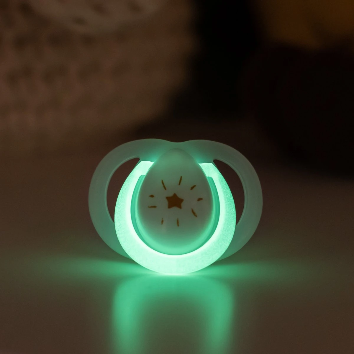 Tommee Tippee Night Time Soothers, Symmetrical Orthodontic Design, BPA-Free Silicone Baglet, 6-18m, Pack Of 6 8 Tommee Tippee Night Time Soothers, Symmetrical Orthodontic Design, BPA-Free Silicone Baglet, 6-18m, Pack Of 6 - Afbeelding 6