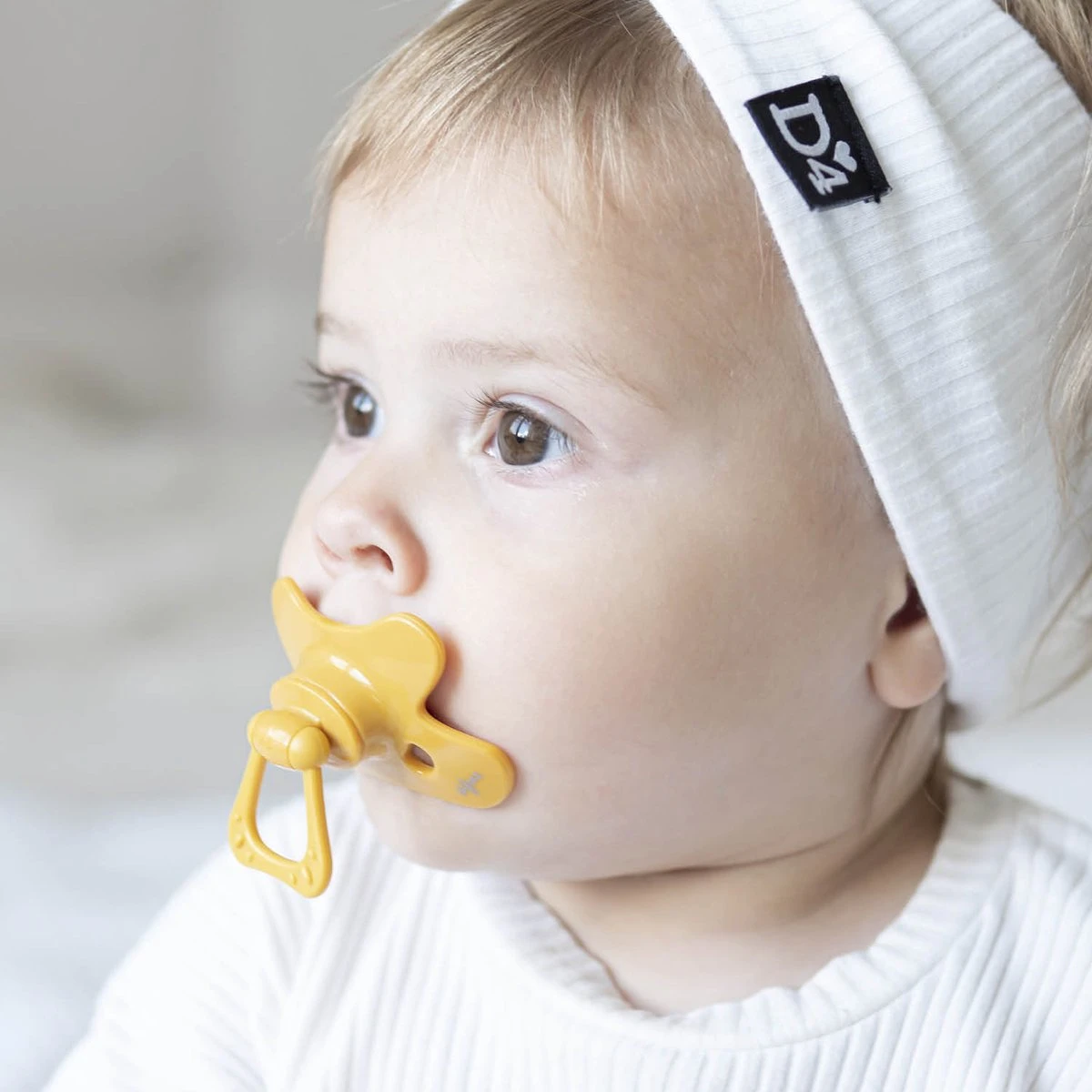 Difrax Fopspeen 18+ Maanden Dental - Donkerblauw/Grijs/Roodbruin/Geel - Orthodontische Speen - 4 Stuks 9 Difrax Fopspeen 18+ Maanden Dental - Donkerblauw/Grijs/Roodbruin/Geel - Orthodontische Speen - 4 Stuks - Afbeelding 7