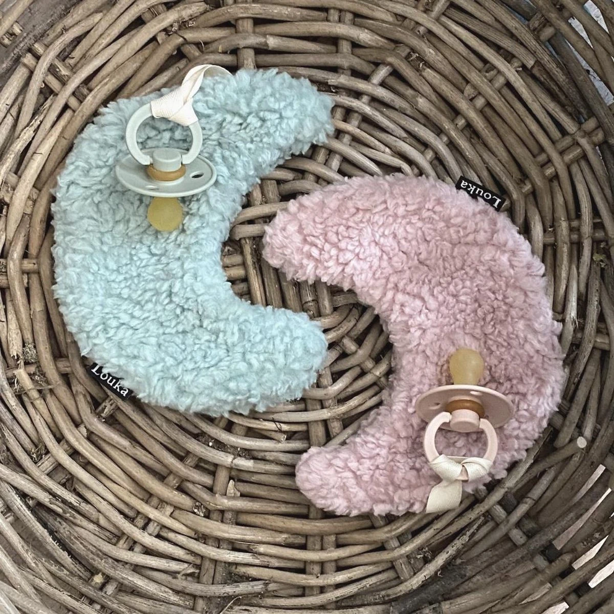 Louka Speendoekje Maan Oud Roze - Meisje - Jongen - Teddy - Speenknuffel - Excl. Speen 4 Louka Speendoekje Maan Oud Roze - Meisje - Jongen - Teddy - Speenknuffel - Excl. Speen - Afbeelding 2