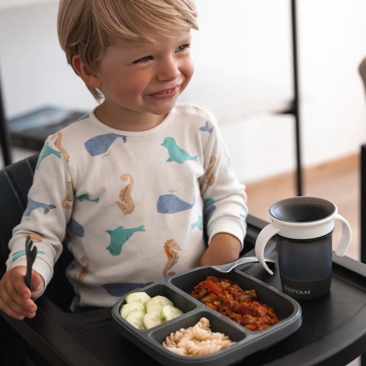 Deryan Quuby Set - Placemat - Plate Set - Kinderservies - Drinkbeker - Grijs 6 Deryan Quuby Set - Placemat - Plate Set - Kinderservies - Drinkbeker - Grijs - Afbeelding 4