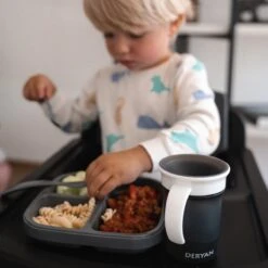 Deryan Quuby Set - Placemat - Plate Set - Kinderservies - Drinkbeker - Grijs 17 Deryan Quuby Set - Placemat - Plate Set - Kinderservies - Drinkbeker - Grijs -BIBS Shop 1200x1200 555