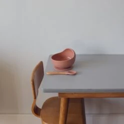 Kids Cultures | Baby Servies | Baby Bordje Met Zuignap Inclusief Lepel | Kinderbord | Oud Roze 8 Kids Cultures | Baby Servies | Baby Bordje Met Zuignap Inclusief Lepel | Kinderbord | Oud Roze -BIBS Shop 1200x1200 565