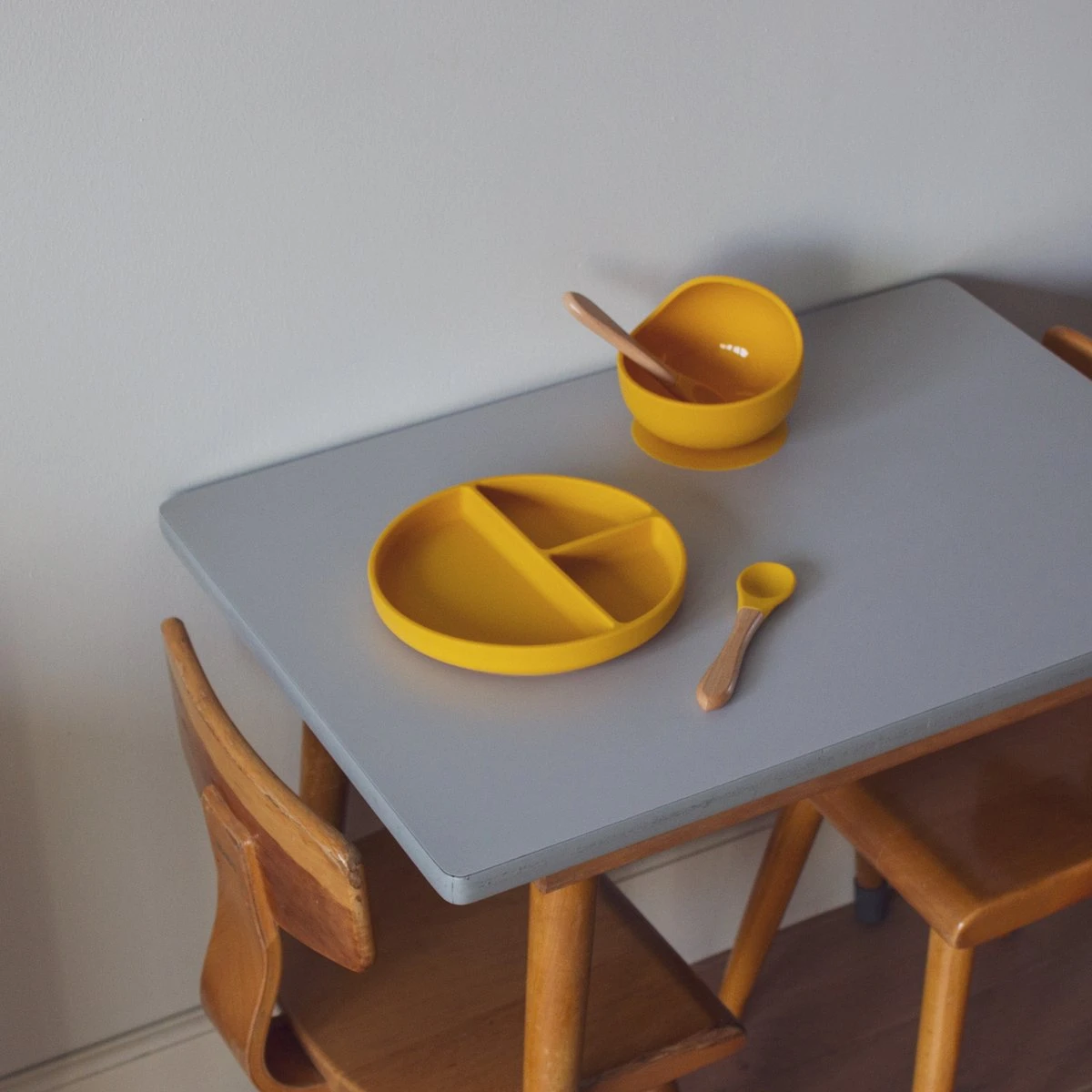 Kids Cultures | Baby Servies | Kinderbord En Kinderkom Met Zuignap Inclusief Lepels | Baby Bord | Geel 6 Kids Cultures | Baby Servies | Kinderbord En Kinderkom Met Zuignap Inclusief Lepels | Baby Bord | Geel - Afbeelding 4