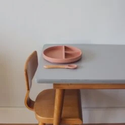 Kids Cultures | Baby Bord Met Zuignap Incl. Lepel | Kinderbord | Baby Bord | Kinderservies | Oud Roze -BIBS Shop 1200x1200 593
