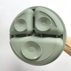 Baby-V® 4 Delig Siliconen Kinderservies Set Met Zuignap - Kinderbord Met Vakjes - Vaatwasserbestendig - Siliconen Servies Baby Met Zuignap - Kinderserviesset - Groen -BIBS Shop 1200x1200 604