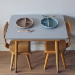 Kids Cultures | Baby Bord Met Zuignap Incl. Lepel | Kinderbord | Baby Bord | Kinderservies | Duo Taupe En Blauw 12 Kids Cultures | Baby Bord Met Zuignap Incl. Lepel | Kinderbord | Baby Bord | Kinderservies | Duo Taupe En Blauw -BIBS Shop 1200x1200 624