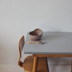 Kids Cultures | Baby Servies | Baby Bordje Met Zuignap Inclusief Lepel | Kinderbord | Taupe -BIBS Shop 1200x1200 641