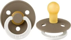 BIBS Fopspeen Maat 1 0-6 Maanden Glow Black & Glow Dark Oak - Natuurrubber Baby Speen 2 Stuks Glow In The Dark 13 BIBS Fopspeen Maat 1 0-6 Maanden Glow Black & Glow Dark Oak - Natuurrubber Baby Speen 2 Stuks Glow In The Dark -BIBS Shop 1200x673 1