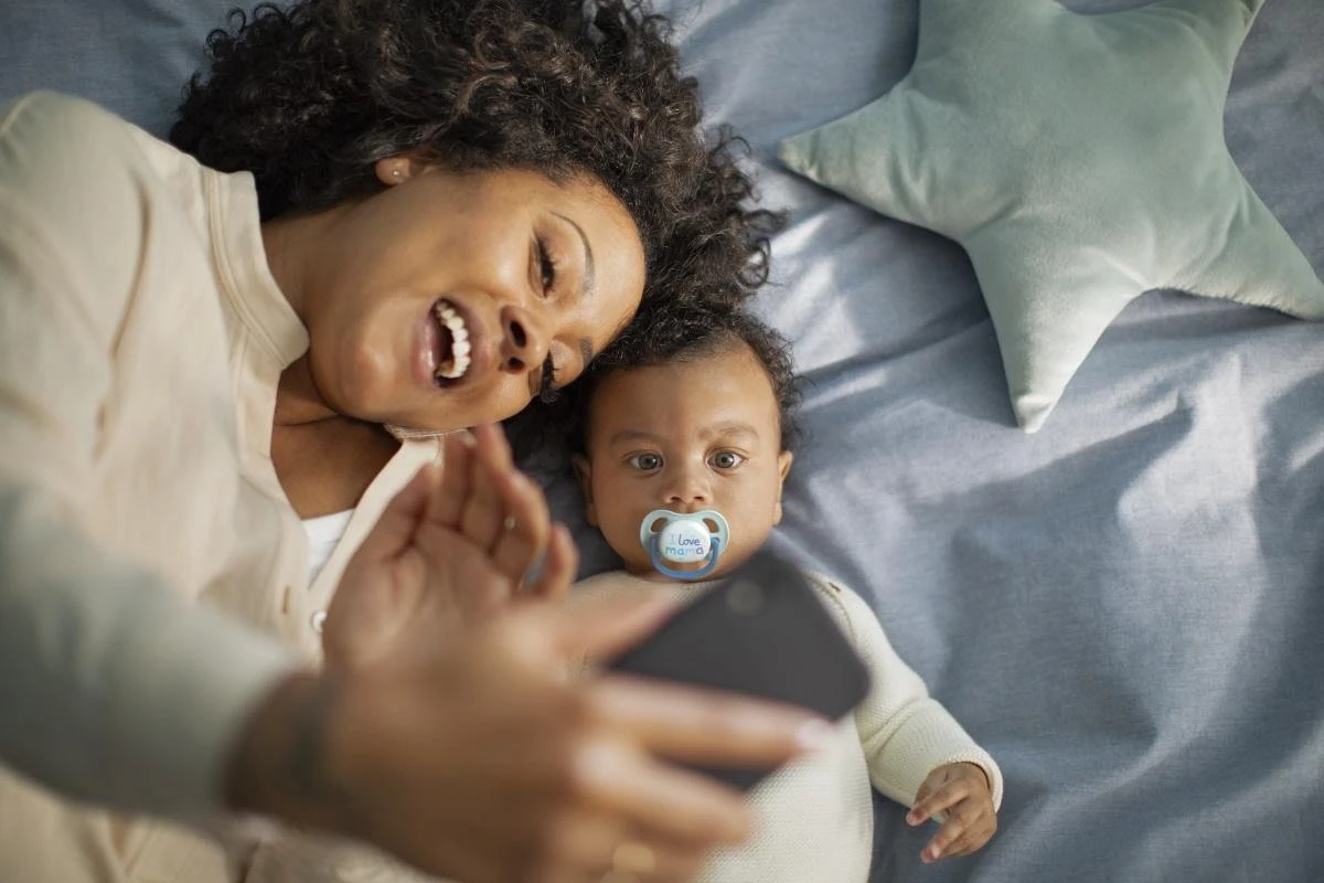 Philips Avent Ultra Air-fopspeen SCF080/01 - Fopspeen - 0-6 Maanden - 2 Stuks 9 Philips Avent Ultra Air-fopspeen SCF080/01 - Fopspeen - 0-6 Maanden - 2 Stuks - Afbeelding 7