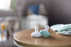 Tommee Tippee Borstachtige Fopspeen - Op Huid Lijkende Textuur - Symmetrisch Orthodontisch Ontwerp - BPA-vrij - 6-18 Maanden - Verpakt Per 2 Fopspenen 18 Tommee Tippee Borstachtige Fopspeen - Op Huid Lijkende Textuur - Symmetrisch Orthodontisch Ontwerp - BPA-vrij - 6-18 Maanden - Verpakt Per 2 Fopspenen -BIBS Shop 1200x800 159