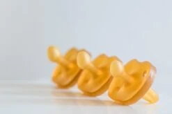 Dupini 100% Natuurrubber Speen/fopspeen - Orthodontic Maat M 19 Dupini 100% Natuurrubber Speen/fopspeen - Orthodontic Maat M -BIBS Shop 1200x801 10