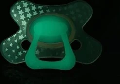 Difrax Fopspeen - Natural - 20+ Maanden - Glow In The Dark -BIBS Shop 1200x847 2