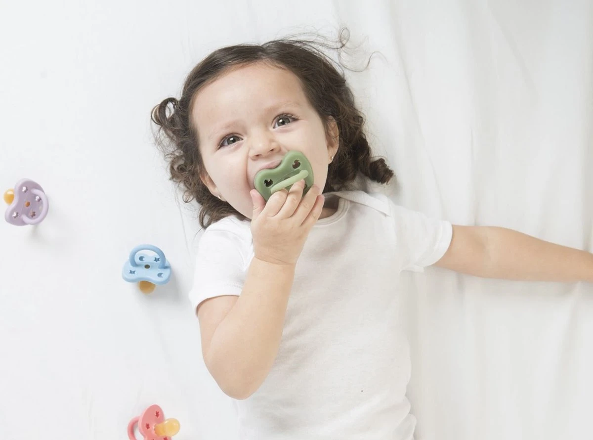 HEVEA Dental Speen 2 Stuks | 3-36 Maanden Orthodontisch | Gorgeous Grey + Nordic Sea Green 5 HEVEA Dental Speen 2 Stuks | 3-36 Maanden Orthodontisch | Gorgeous Grey + Nordic Sea Green - Afbeelding 3