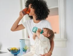 Mepal Mio – 360° Oefenbeker 300 Ml – Stimuleert Het Zelf Drinken – Deep Turquoise – Kan Tegen Een Stootje – Drinkbeker Kinderen – Lekvrije Beker -BIBS Shop 1200x935 6