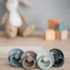 BIBS Fopspeen - Maat 2 (6-18 Maanden) - 4 Stuks - Black, Smoke, Sage En Dark Oak 1 BIBS Fopspeen - Maat 2 (6-18 Maanden) - 4 Stuks - Black, Smoke, Sage En Dark Oak -BIBS Shop 799x1200 12