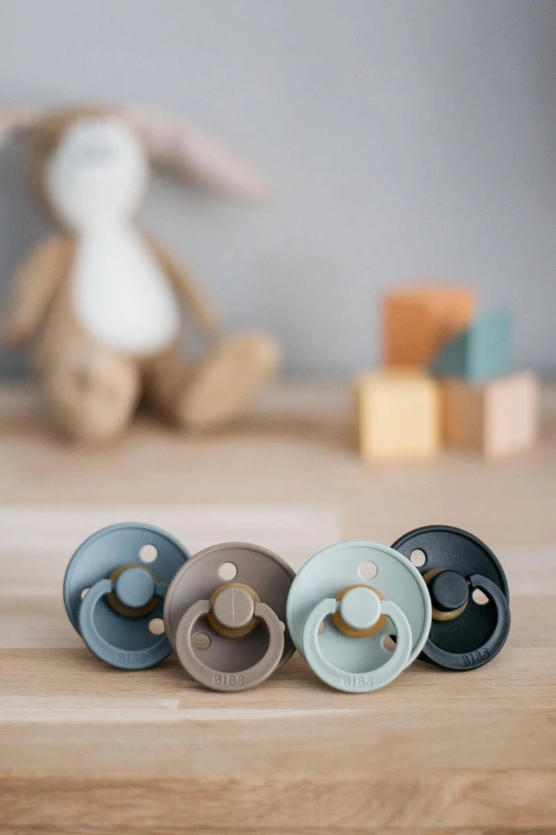 BIBS Fopspeen - Maat 2 (6-18 Maanden) - 4 Stuks - Black, Smoke, Sage En Dark Oak 3 BIBS Fopspeen - Maat 2 (6-18 Maanden) - 4 Stuks - Black, Smoke, Sage En Dark Oak