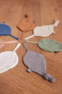 Jollein Speendoekje Badstof Leaf - Ash Green 11 Jollein Speendoekje Badstof Leaf - Ash Green -BIBS Shop 800x1200 78