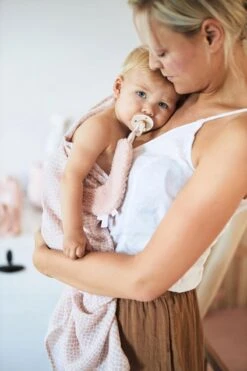 Jollein Speendoek Moon | Set 2 Stuks | Pale Pink + Ash Green -BIBS Shop 800x1200 86