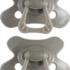 Difrax Fopspeen 18+ Maanden Dental - Grijs/Clay - Orthodontische Speen - 2 Stuks 1 Difrax Fopspeen 18+ Maanden Dental - Grijs/Clay - Orthodontische Speen - 2 Stuks -BIBS Shop 819x1200 1