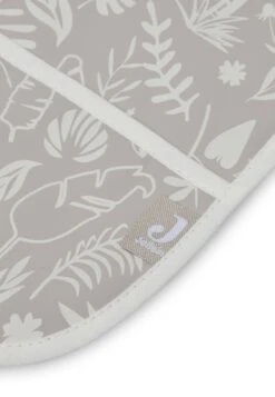 Jollein Slab Waterproof Met Mouw Botanical - Nougat 28 Jollein Slab Waterproof Met Mouw Botanical - Nougat -BIBS Shop 830x1200 20