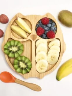 Kleiner Fuchs Kinderbord Van Bamboe - Bord Met Zuignap Inclusief Bijpassende Baby Lepel - Babyservies In Stijlvolle Geschenkdoos - Uil -BIBS Shop 904x1200 2