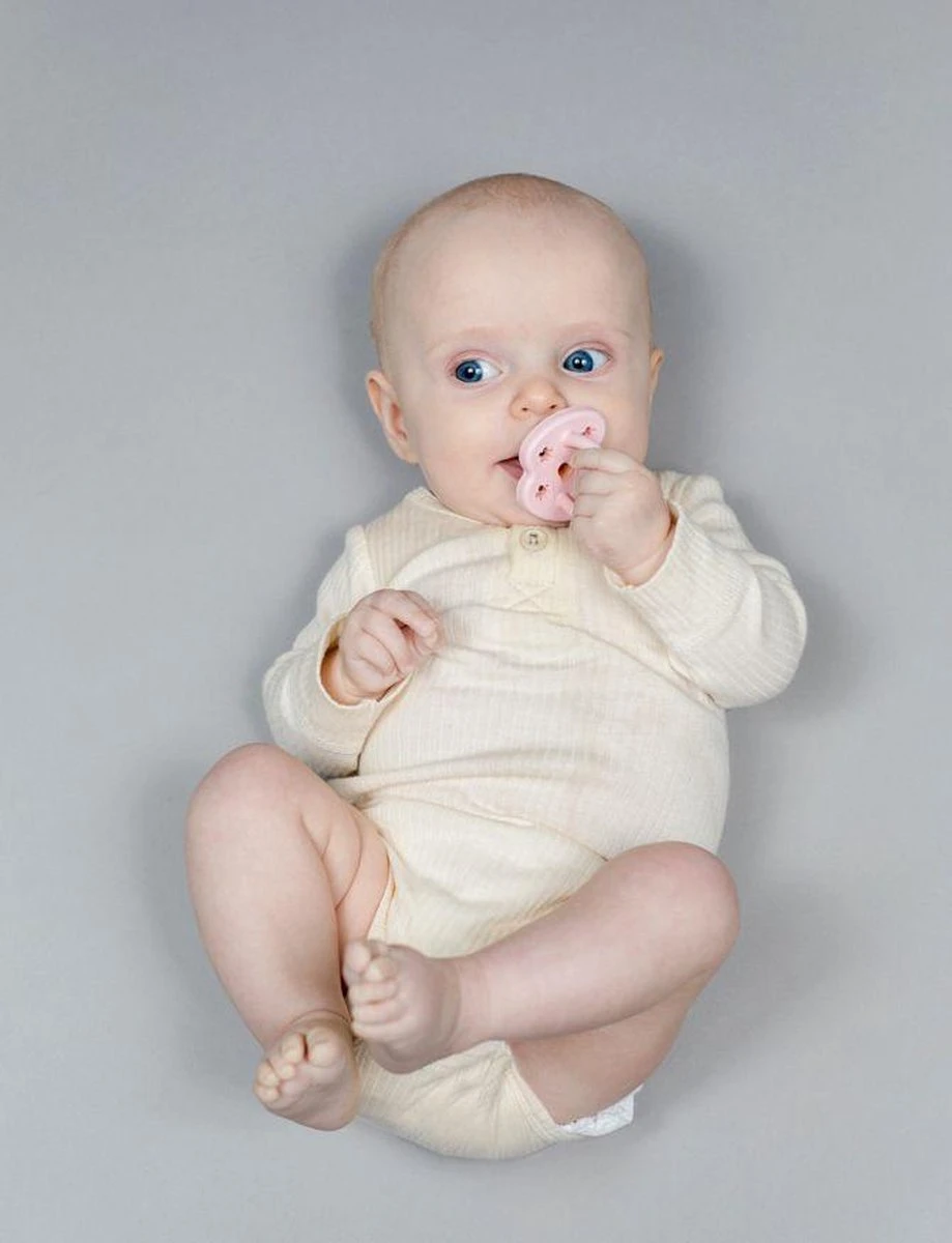 SWIM ESSENTIALS HEVEA Dental Speen Orthodontisch Powder Pink 0-3 Mnd 4 SWIM ESSENTIALS HEVEA Dental Speen Orthodontisch Powder Pink 0-3 Mnd - Afbeelding 2