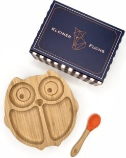 Kleiner Fuchs Kinderbord Van Bamboe - Bord Met Zuignap Inclusief Bijpassende Baby Lepel - Babyservies In Stijlvolle Geschenkdoos - Uil -BIBS Shop 958x1200 1